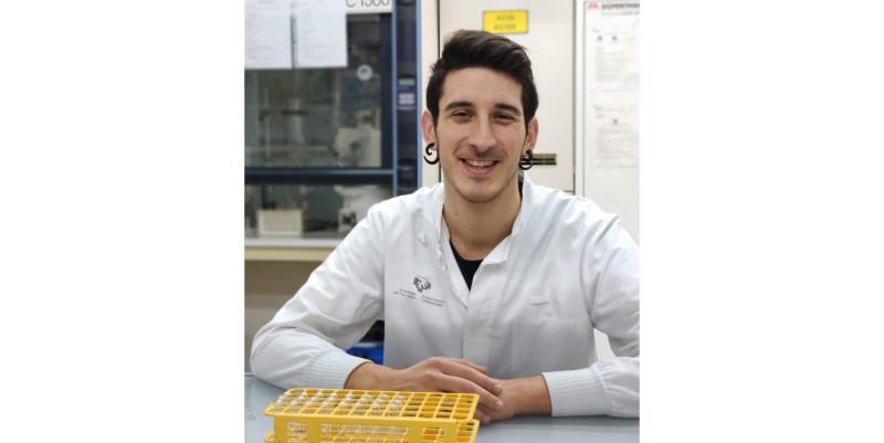picture of Carlos asensio regalado working in a lab