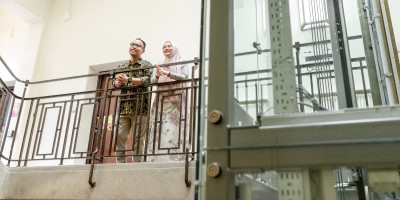 Chemistry building lift with male and female students