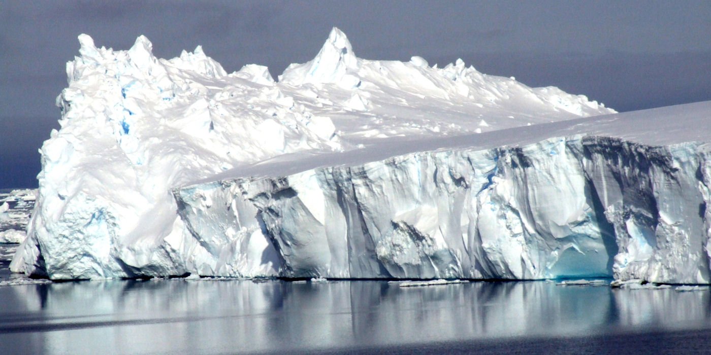 A photograph of an iceberg.