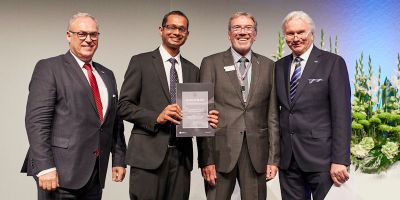 Dr Saurabh Lal receiving the Heinz-Mittelmeier award