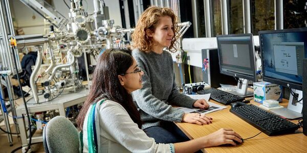 Two students in a physics lab at the University of Leeds.