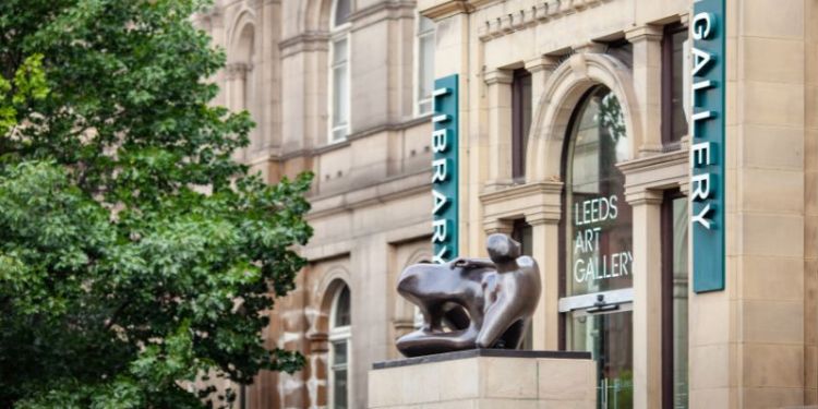 A photograph of the Henry Moore sculpture outside the Leeds City Art Gallery