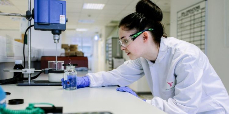 picture of georgie brown working in lab