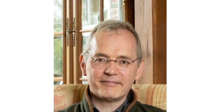 Headshot of Professor Stephen Blundell