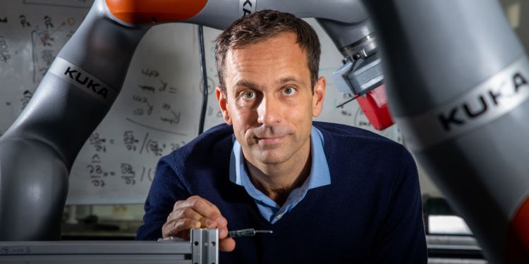 Leeds secures £1.8m EPSRC award for international surgical robotics collaboration