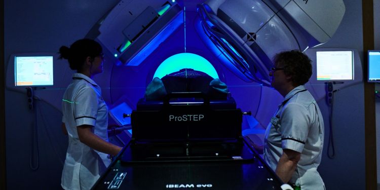 ProStep MRI simulator with two operatives
