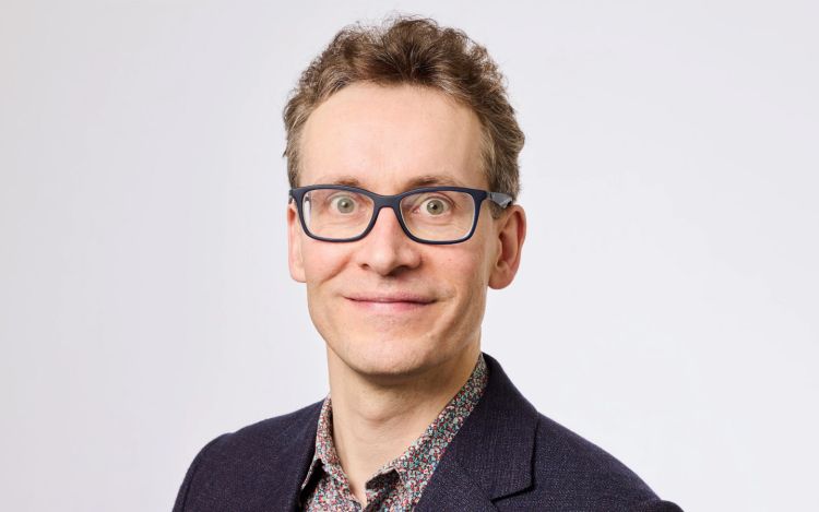 A headshot of Dr Richard Elwes.