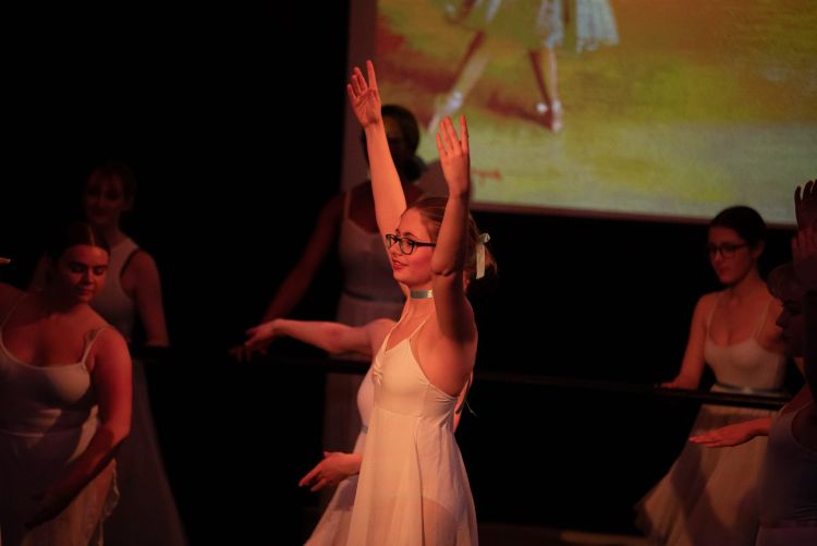 Amelie Davies performing a ballet dance
