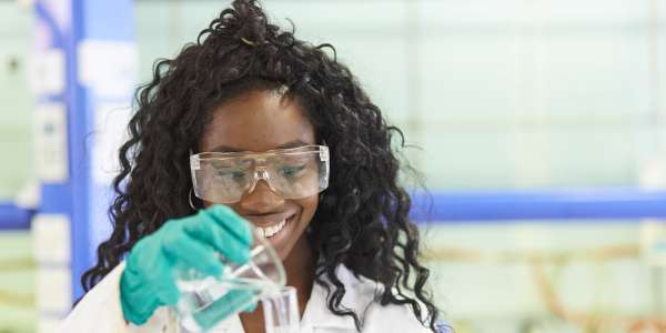 An undergraduate chemistry student conducts an experiment in the Leeds chemistry labs